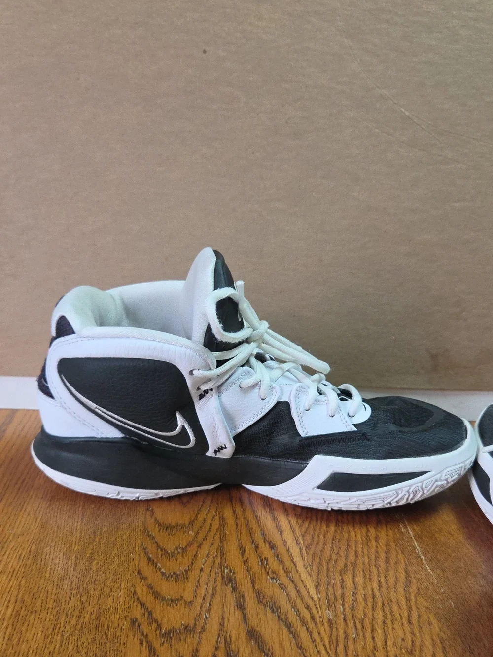 Nike Kyrie Infinity TB basketball sneakers 2022 Size 9